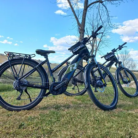 Farma Cascina Longoria Neive